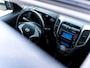 Hyundai ix20 1.4i i-Vision | Trekhaak | Schuif/ Kantel Dak | Airco | Climate Control | Panoramadak | Cruise Control | All Season Banden | Lichtmetalen Velgen 16'' | Mistlampen | Metallic Lak | Multifunctioneel Sturwiek |