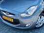 Hyundai ix20 1.4i i-Vision | Trekhaak | Schuif/ Kantel Dak | Airco | Climate Control | Panoramadak | Cruise Control | All Season Banden | Lichtmetalen Velgen 16'' | Mistlampen | Metallic Lak | Multifunctioneel Sturwiek |