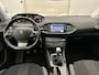 Peugeot 308 SW Style 130 pk | Navigatie | Glazen Panoramadak | Parkeersensoren Achter | LED Dagrijverlichting | DAB Ontvanger | Trekhaak | Lederen Stuurwiel | Climate Control | Cruise Control | 16" Lichtmetalen Velgen | Centrale Deurvergrendeling met Afstandsbediening |