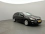 Peugeot 308 SW Style 130 pk | Navigatie | Glazen Panoramadak | Parkeersensoren Achter | LED Dagrijverlichting | DAB Ontvanger | Trekhaak | Lederen Stuurwiel | Climate Control | Cruise Control | 16" Lichtmetalen Velgen | Centrale Deurvergrendeling met Afstandsbediening |