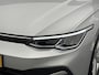 Volkswagen Golf Variant SW Life 110 pk | Navigatie | Parkeersensoren Voor en Achter | LED Koplampen | Keyless Start | Dodehoek Detectie | Elektrische Achterklep met Sensor | Climate Control | Adaptieve Cruise Control | 16" Lichtmetalen Velgen | Apple Carplay/Android Auto |