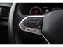 Volkswagen T-Cross 1.0 TSI Life 95PK / 70kW, NL auto 1e eigenaar dealeronderhouden, adaptieve cruise control (acc), elektrisch verstel-, verwarm- en inklapbare buitenspiegels (spiegel pakket), 16" 'Rochester' LMV, licht en regensensor, parkeersensoren voor en achter (pdc), privacy glas, navigatie, Apple Carplay / Android Auto, lendesteunen voorstoelen, middenarmsteun