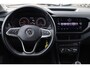 Volkswagen T-Cross 1.0 TSI Life 95PK / 70kW, NL auto 1e eigenaar dealeronderhouden, adaptieve cruise control (acc), elektrisch verstel-, verwarm- en inklapbare buitenspiegels (spiegel pakket), 16" 'Rochester' LMV, licht en regensensor, parkeersensoren voor en achter (pdc), privacy glas, navigatie, Apple Carplay / Android Auto, lendesteunen voorstoelen, middenarmsteun