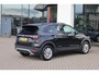 Volkswagen T-Cross 1.0 TSI Life 95PK / 70kW, NL auto 1e eigenaar dealeronderhouden, adaptieve cruise control (acc), elektrisch verstel-, verwarm- en inklapbare buitenspiegels (spiegel pakket), 16" 'Rochester' LMV, licht en regensensor, parkeersensoren voor en achter (pdc), privacy glas, navigatie, Apple Carplay / Android Auto, lendesteunen voorstoelen, middenarmsteun