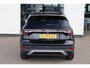 Volkswagen T-Cross 1.0 TSI Life 95PK / 70kW, NL auto 1e eigenaar dealeronderhouden, adaptieve cruise control (acc), elektrisch verstel-, verwarm- en inklapbare buitenspiegels (spiegel pakket), 16" 'Rochester' LMV, licht en regensensor, parkeersensoren voor en achter (pdc), privacy glas, navigatie, Apple Carplay / Android Auto, lendesteunen voorstoelen, middenarmsteun