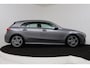 Mercedes-Benz A-klasse 200 Launch Edition Premium (PARKEERSENSOREN, STOELVERWARMING, SFEERVERLICHTING, NAVIGATIE, CAMERA, NL-AUTO)