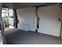 Volkswagen e-Transporter 32 L2H1 Bulli 64 kWh 286PK / 210kW, Achteruitrijcamera (Area View), LED Matrix IQ.Light, verwarmbare voorstoelen, Apple Carplay & Android Auto, achteruitrijcamera, adaptive cruise control met Stop & Go, navigatie, dynamische grootlichtassistent, volledig digitaal instrumentenpaneel, Keyless Enrty & Start, verwarmbare voorruit, alarm klasse III, elektrische schuifdeur rechts met sluithulp, trekhaak, dodehoekdetectie met correctie (Side Assist), warmtepomp, passagiersstoel, 16'' LMV 'Montreal'