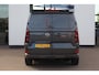 Volkswagen e-Transporter 32 L2H1 Bulli 64 kWh 286PK / 210kW, Achteruitrijcamera (Area View), LED Matrix IQ.Light, verwarmbare voorstoelen, Apple Carplay & Android Auto, achteruitrijcamera, adaptive cruise control met Stop & Go, navigatie, dynamische grootlichtassistent, volledig digitaal instrumentenpaneel, Keyless Enrty & Start, verwarmbare voorruit, alarm klasse III, elektrische schuifdeur rechts met sluithulp, trekhaak, dodehoekdetectie met correctie (Side Assist), warmtepomp, passagiersstoel, 16'' LMV 'Montreal'