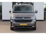 Volkswagen e-Transporter 32 L2H1 Bulli 64 kWh 286PK / 210kW, Achteruitrijcamera (Area View), LED Matrix IQ.Light, verwarmbare voorstoelen, Apple Carplay & Android Auto, achteruitrijcamera, adaptive cruise control met Stop & Go, navigatie, dynamische grootlichtassistent, volledig digitaal instrumentenpaneel, Keyless Enrty & Start, verwarmbare voorruit, alarm klasse III, elektrische schuifdeur rechts met sluithulp, trekhaak, dodehoekdetectie met correctie (Side Assist), warmtepomp, passagiersstoel, 18'' LMV 'Montreal'