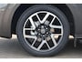 Volkswagen e-Transporter 32 L2H1 Bulli 64 kWh 286PK / 210kW, Achteruitrijcamera (Area View), LED Matrix IQ.Light, verwarmbare voorstoelen, Apple Carplay & Android Auto, achteruitrijcamera, adaptive cruise control met Stop & Go, navigatie, dynamische grootlichtassistent, volledig digitaal instrumentenpaneel, Keyless Enrty & Start, verwarmbare voorruit, alarm klasse III, elektrische schuifdeur rechts met sluithulp, trekhaak, dodehoekdetectie met correctie (Side Assist), warmtepomp, passagiersstoel, 16'' LMV 'Montreal'