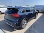 Kia Niro 1.6 GDi Hybrid DynamicLine + Navigatie, JBL Premium audio, Parkeersensoren voor + achter, Achteruitrij camera, Smart Key, Privacy glass, Achteruitrijcamera