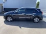 Kia Niro 1.6 GDi Hybrid DynamicLine + Navigatie, JBL Premium audio, Parkeersensoren voor + achter, Achteruitrij camera, Smart Key, Privacy glass, Achteruitrijcamera