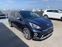 Kia Niro 1.6 GDi Hybrid DynamicLine + Navigatie, JBL Premium audio, Parkeersensoren voor + achter, Achteruitrij camera, Smart Key, Privacy glass, Achteruitrijcamera
