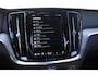 Volvo V60 T6 350PK Automaat AWD Plus Dark / Adaptieve cruise control / BLIS / 19” velgen / Parkeersensoren met camera / Elektrische achterklep / Adaptieve koplampen / Apple carplay / Elektrische stoelen / Harman Kardon Audio / Keyless entry / stoel - en stuurwielverwarming