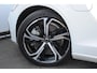 Volvo V60 T6 350PK Automaat AWD Plus Dark / Adaptieve cruise control / BLIS / 19” velgen / Parkeersensoren met camera / Elektrische achterklep / Adaptieve koplampen / Apple carplay / Elektrische stoelen / Harman Kardon Audio / Keyless entry / stoel - en stuurwielverwarming