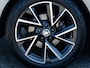 Skoda Superb Combi 1.5 TSI ACT Limited Sportline | Trekhaak (afneembaar) | LED Koplampen | Adaptieve Cruise Control | Climate Control | Metallic Lak | Camera | Stoelverwarming Voor & Achter | 18'' Lichtmetalen Velgen |