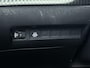 Peugeot e-208 EV Style 50 kWh 136pk | Navigatie | Climate Control | Cruise Control | Parkeersensoren | Apple Carplay / Android Auto | DAB+ radio | Bluetooth | Keyless start | Elektrisch inklapbare spiegels | Armsteun | Led koplampen | Donker getint glas | 16" lichtmetalen velgen |