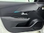 Peugeot e-208 EV Style 50 kWh 136pk | Navigatie | Climate Control | Cruise Control | Parkeersensoren | Apple Carplay / Android Auto | DAB+ radio | Bluetooth | Keyless start | Elektrisch inklapbare spiegels | Armsteun | Led koplampen | Donker getint glas | 16" lichtmetalen velgen |