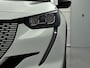 Peugeot e-208 EV Style 50 kWh 136pk | Navigatie | Climate Control | Cruise Control | Parkeersensoren | Apple Carplay / Android Auto | DAB+ radio | Bluetooth | Keyless start | Elektrisch inklapbare spiegels | Armsteun | Led koplampen | Donker getint glas | 16" lichtmetalen velgen |