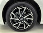 Toyota Yaris 1.5 Hybrid Executive Limited | Panoramadak | 17 inch LM-velgen | Half lederen bekleding | Getinte ramen achter |