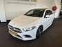 Mercedes-Benz A-klasse 200 Premium Plus AMG | Panoramadak | Sfeerverlichting | Volledig digital dashboard | Lederen/Alcantara bekleding | Adaptieve demping | Lane assist | Cruise control | Climate control | Stoelverwarming | Navigatie | 18''INCH