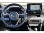 Toyota Yaris 1.5 Hybrid Executive / Nederlandse Auto / Navigatie / Apple Car Play / Afneembare trekhaak / Stoelverwarming / Adatieve Cruise Control / 17 inch Licht Metalen Velgen / Keyless Entry & Keyless Start / Head-Up display /