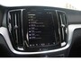 Volvo V60 T6 Plug-in hybrid AWD Essential Edition | Verwarmbare voorstoelen en achterbank | Verwarmbaar stuurwiel  | Park Assist voor + achter | Parkeercamera achter | Adaptieve Cruise Control met Pilot Assist | Blind Spot Information System | Apple carplay/Android auto | 18 inch Lichtmetalen velgen | Lederen Bekleding |