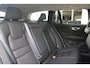 Volvo V60 T6 Plug-in hybrid AWD Essential Edition | Verwarmbare voorstoelen en achterbank | Verwarmbaar stuurwiel  | Park Assist voor + achter | Parkeercamera achter | Adaptieve Cruise Control met Pilot Assist | Blind Spot Information System | Apple carplay/Android auto | 18 inch Lichtmetalen velgen | Lederen Bekleding |