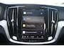 Volvo V60 T6 350PK Plug-in hybrid AWD Essential Edition | Adaptieve Cruise Control met Pilot Assist | Verwarmbare voorstoelen + stuurwiel | High Performance Audiosysteem | Park Assist voor + achter | Parkeercamera achter |  Blind Spot Information System | Apple CarPlay | 18'' Lichtmetalen wielen |