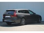 Volvo V60 T6 350PK Plug-in hybrid AWD Essential Edition | Adaptieve Cruise Control met Pilot Assist | Verwarmbare voorstoelen + stuurwiel | High Performance Audiosysteem | Park Assist voor + achter | Parkeercamera achter |  Blind Spot Information System | Apple CarPlay | 18'' Lichtmetalen wielen |
