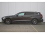 Volvo V60 T6 Plug-in hybrid AWD Essential Edition | Verwarmbare voorstoelen en achterbank | Verwarmbaar stuurwiel  | Park Assist voor + achter | Parkeercamera achter | Adaptieve Cruise Control met Pilot Assist | Blind Spot Information System | Apple carplay/Android auto | 18 inch Lichtmetalen velgen | Lederen Bekleding |