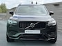 Volvo XC90 T8 Recharge AWD Ultimate Dark / Luchtvering / Trekhaak / Pano. dak / 455 PK / Bowers & Wilkins / 360 camera / Verwarmde stoelen /