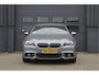 BMW 5-Serie 528xi High Executive | M-PAKKET | HUD | H&K | TREKHAAK |