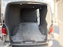 Volkswagen Transporter 2.0 TDI L2H1 28 20 inch lm. lederen bekleding koppejan uitvoering.