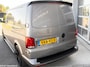 Volkswagen Transporter 2.0 TDI L2H1 28 20 inch lm. lederen bekleding koppejan uitvoering.
