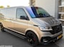Volkswagen Transporter 2.0 TDI L2H1 28 20 inch lm. lederen bekleding koppejan uitvoering.