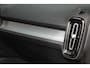 Volvo XC40 T3 Momentum Business | Parkeercamera | Stoelverwarming | Trekhaak | Pilot Assist | Keyless