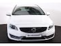 Volvo V60 T3 Polar - AUTOMAAT - Bi-Xenon met bochtenverlichting - Standkachel - Verwarmbaar lederen stuurwiel - Stoelverwarming voor & achter - Parkeercamera voor & achter - Voorstoelen beide in hoogte verstelbaar - Exterieur Styling Pack - Trekhaak - Climate Control - Cruise Control - Licht- & regensensor - Aluminium interieurafwerking - Getint glas v.a. B-stijl - 16' LMV - Roofrails - City Safety