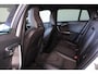 Volvo V60 T3 Polar - AUTOMAAT - Bi-Xenon met bochtenverlichting - Standkachel - Verwarmbaar lederen stuurwiel - Stoelverwarming voor & achter - Parkeercamera voor & achter - Voorstoelen beide in hoogte verstelbaar - Exterieur Styling Pack - Trekhaak - Climate Control - Cruise Control - Licht- & regensensor - Aluminium interieurafwerking - Getint glas v.a. B-stijl - 16' LMV - Roofrails - City Safety