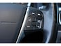 Volvo V60 T3 Polar - AUTOMAAT - Bi-Xenon met bochtenverlichting - Standkachel - Verwarmbaar lederen stuurwiel - Stoelverwarming voor & achter - Parkeercamera voor & achter - Voorstoelen beide in hoogte verstelbaar - Exterieur Styling Pack - Trekhaak - Climate Control - Cruise Control - Licht- & regensensor - Aluminium interieurafwerking - Getint glas v.a. B-stijl - 16' LMV - Roofrails - City Safety