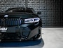 BMW 3-Serie 330e M Sport | Schuifd. | HUD | Adapt. Li. | Side | All Black | Memory | 19" | Keyless |