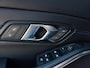 BMW 3-Serie 330e M Sport | Schuifd. | HUD | Adapt. Li. | Side | All Black | Memory | 19" | Keyless |