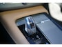 Volvo XC90 2.0 T8 Twin Engine AWD Inscription - Dealer onderhouden- Bowers & Wilkins - Panoramisch schuif/kanteldak - Luchtvering - Trekhaak - Adaptieve cruise control - Stoelverwarming en ventilatie - Elektrisch verstelbare stoelen - Standkachel