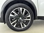 Peugeot e-2008 SUV EV 50 kWh 136 pk GT Pack | Panoramadak | Camera | Adaptieve Cruise Control | 3 fase | Apple Carplay