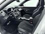 Peugeot e-2008 SUV EV 50 kWh 136 pk GT Pack | Panoramadak | Camera | Adaptieve Cruise Control | 3 fase | Apple Carplay