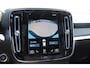 Volvo XC40 T4 211PK Automaat R-design / Adaptieve cruise control / Panoramadak / Keyless entry / Stoel - en stuurwielverwarming / Elektrische achterklep / Apple carplay /parkeersensoren met camera / Elektrische stoelen