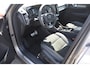 Volvo XC40 T4 211PK Automaat R-design / Adaptieve cruise control / Panoramadak / Keyless entry / Stoel - en stuurwielverwarming / Elektrische achterklep / Apple carplay /parkeersensoren met camera / Elektrische stoelen