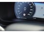 Volvo XC40 T4 211PK Automaat R-design / Adaptieve cruise control / Panoramadak / Keyless entry / Stoel - en stuurwielverwarming / Elektrische achterklep / Apple carplay /parkeersensoren met camera / Elektrische stoelen
