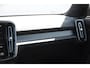 Volvo XC40 T4 211PK Automaat R-design / Adaptieve cruise control / Panoramadak / Keyless entry / Stoel - en stuurwielverwarming / Elektrische achterklep / Apple carplay /parkeersensoren met camera / Elektrische stoelen