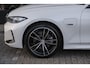 BMW 3-Serie Touring 330e M-sport 292pk Facelift Panoramadak Trekhaak Harman/Kardon Head-up Leder 19" LMV